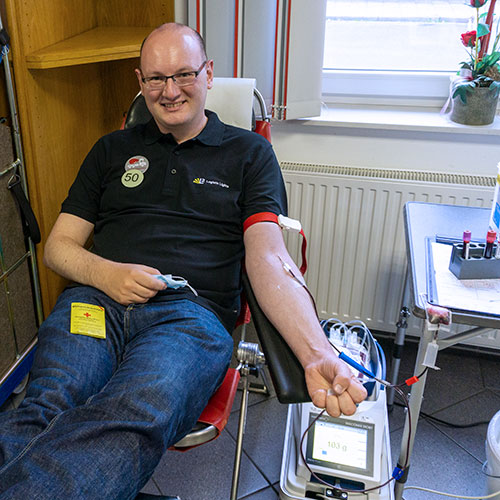Philipp Mamat bei seiner 50. Blutspende